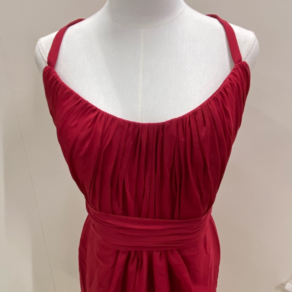 Chic Red Maxi Dress for Elegant Occasions - Picture 2 of 5